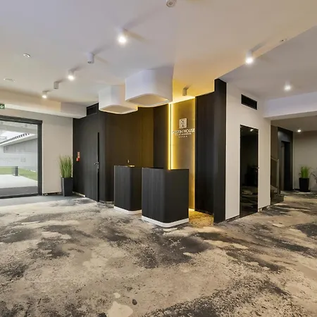 Westin House - M&m *
